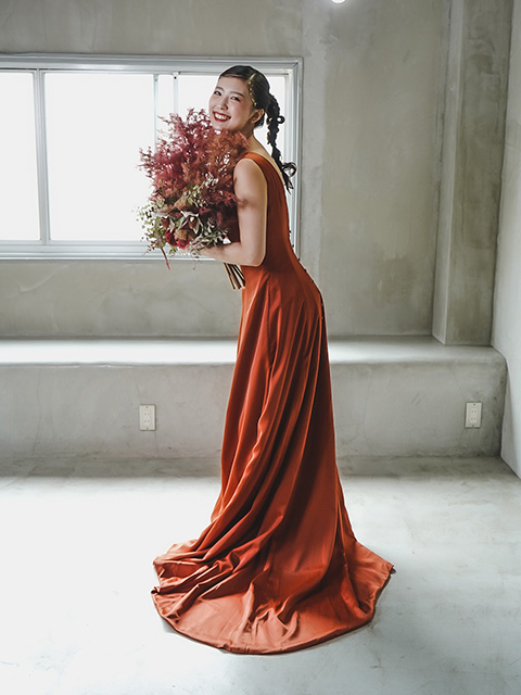 キャミソールのテラコッタドレス