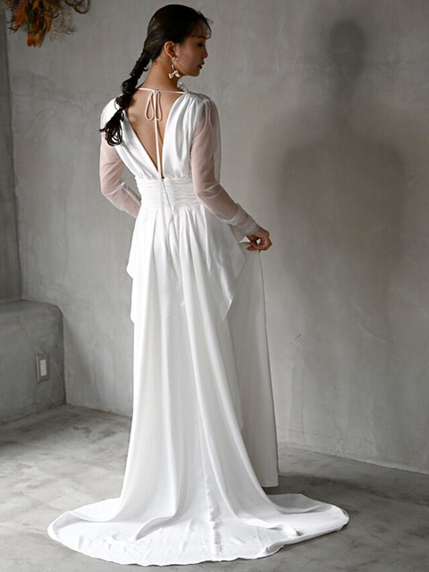 ロングスリーブのナチュラルなウエディングドレス